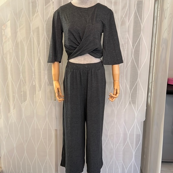 Woman’s Top + Wind leg Pens Set🌺 - Picture 1 of 13